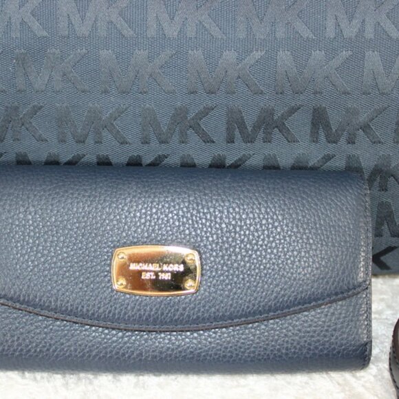 Michael Kors Signature Satchel & Wallet Set (NWOT) - Picture 10 of 15